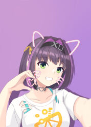  1girl :d absurdres animal_ears black_choker black_hair blush bow cat_ears choker collarbone commentary_request cy27 drawn_ears drawn_whiskers drop_shadow green_eyes grin hair_belt hair_between_eyes hair_bow hair_intakes hand_up hands_up happy heart heart_hands heart_in_heart_hands heart_o-ring highres limelight_lemonade_jam looking_at_viewer medium_hair mole mole_under_eye multicolored_hair nabari_anju o-ring o-ring_choker print_shirt purple_background purple_hair selfie shirt short_sleeves simple_background smile solo straight_hair streaked_hair t-shirt torn_clothes torn_shirt two-tone_hair white_shirt yellow_bow 