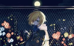  1boy arm_belt belt black_jacket blonde_hair blue_hood blurry bokeh chain-link_fence closed_mouth clothes_writing clouds depth_of_field drawstring fence from_side full_moon green_eyes hair_intakes hair_ornament hair_over_one_eye hairclip highres hood hood_down hoodie jacket lapels loose_belt male_focus moon night nijisanji no_headwear notched_lapels open_clothes open_jacket pocket short_hair sleeves_past_wrists solo standing star_(sky) unzipped upper_body uuuzunizisanz uzuki_kou uzuki_kou_(5th_costume) virtual_youtuber white_hoodie wind wolf_cut yellow_belt yellow_trim zipper 