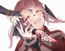  2girls :d au_ra black_scales blush cirina_mol dragon_horns final_fantasy final_fantasy_xiv green_eyes hand_on_another&#039;s_cheek hand_on_another&#039;s_face holding_hands horns jewelry long_hair looking_to_the_side mugi_kosuta multiple_girls out_of_frame pink_hair ring sadu_dotharl signature simple_background smile solo_focus twitter_username white_background yuri 