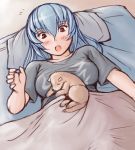  bed breast_pillow casual clothes_writing dog lowres red_eyes rozen_maiden rozenweapon silver_hair suigintou surprise surprised t-shirt 