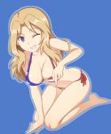  1girl american_flag_bikini bikini blonde_hair blue_background blue_eyes breasts cleavage flag_print full_body girls_und_panzer grin highres kay_(girls_und_panzer) kneeling large_breasts long_hair looking_at_viewer nanashino one_eye_closed outline side-tie_bikini simple_background smile solo swimsuit 