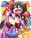  &gt;_&lt; 2girls :d ahoge asymmetrical_wings black_hair carrying chibi closed_eyes feiton forced_smile hata_no_kokoro highres houjuu_nue long_hair mask multiple_girls open_mouth purple_hair short_hair shoulder_carry size_difference smile touhou toyosatomimi_no_miko ufo violet_eyes wings xd 