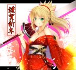  1girl bare_shoulders benitsuki_tsubasa blonde_hair breasts clarent cleavage collarbone fate/apocrypha fate/grand_order fate_(series) green_eyes grin highres japanese_clothes jewelry kimono long_hair necklace obi off_shoulder ponytail saber_of_red sash smile solo sword weapon 