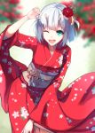  1girl bangs blurry floral_print flower green_eyes hair_flower hair_ornament horns japanese_clothes kimono konkito long_sleeves looking_at_viewer obi one_eye_closed open_mouth original sash short_hair smile solo teeth white_hair wide_sleeves 