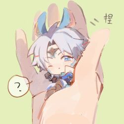  1boy :o ;o ? animal_ear_piercing animal_ears black_gloves blue_eyes blue_scales blue_tunic boots braid brown_boots chibi chinese_commentary chinese_text circlet collared_shirt commentary_request confused earrings gloves gold_earrings green_background high_collar highres holding holding_mini_person infinity_nikki jewelry knee_boots long_sleeves male_focus meghill_(infinity_nikki) mini_person miniboy multiple_earrings nikki_(series) one_eye_closed pants parted_lips puffy_long_sleeves puffy_sleeves rabbit_boy rabbit_ears shirt short_hair_with_long_locks side_braid simple_background single_braid solo_focus speech_bubble spoken_question_mark translation_request tsuki0219 tunic white_pants white_shirt 