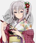  1girl 2016 absurdres akeome chopsticks floral_print flower hair_flower hair_ornament highres japanese_clothes kantai_collection kashima_(kantai_collection) kimono new_year oniku_(oishii_oniku) shippou_(pattern) silver_hair smile solo upper_body wavy_hair zouni_soup 