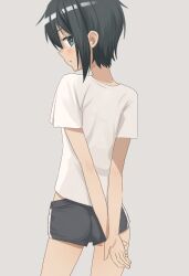  1girl absurdres akts625 androgynous aqua_eyes arms_behind_back black_hair black_shorts blush bright_pupils closed_mouth commentary cowboy_shot expressionless from_behind grey_background gym_uniform hair_between_eyes highres kino_(kino_no_tabi) kino_no_tabi looking_at_viewer looking_back midriff_peek own_hands_together romaji_commentary shirt short_hair short_shorts short_sleeves shorts sidelocks sideways_glance simple_background single_vertical_stripe solo standing t-shirt thigh_gap tomboy v_arms very_short_hair white_pupils white_shirt 