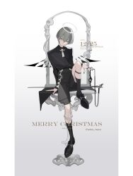  1boy alternate_costume arene_(arknights) arknights arm_support bishounen black_nails black_shirt black_shoes black_shorts black_socks black_wings chinese_commentary closed_mouth collared_shirt commentary_request full_body green_eyes grey_hair hair_between_eyes halo highres knee_up long_sleeves looking_at_viewer male_focus merry_christmas mirror nail_polish official_artist_extra shirt shoes short_hair shorts sitting socks solo wings yszx 