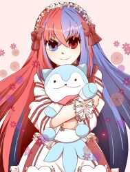  1girl 1other alternate_costume animal bandana bandana_around_neck blue_eyes blue_fur blue_hair closed_mouth commentary_request crossed_bangs female_alear_(fire_emblem) fire_emblem fire_emblem_engage frilled_bracelet frilled_wrist_cuffs frills hair_between_eyes heterochromia highres holding holding_animal ichii_a japanese_clothes kimono long_hair looking_at_viewer multicolored_hair pink_background rare_apron_(fire_emblem_engage) red_bandana red_eyes red_hair simple_background smile sommie_(fire_emblem) split-color_hair striped_clothes striped_kimono two-tone_fur two-tone_hair upper_body vertical-striped_clothes vertical-striped_kimono very_long_hair white_fur wrist_cuffs 