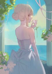  1girl ahoge back_bow bare_shoulders blonde_hair blue_sky bongk bow braid brown_eyes commentary_request day dress elbow_gloves flower from_behind gloves hair_bun half_up_braid highres holding holding_flower hololive hololive_dev_is large_bow looking_at_viewer looking_back ocean otonose_kanade outdoors short_hair single_hair_bun sky sleeveless sleeveless_dress solo strapless strapless_dress virtual_youtuber wedding_dress white_bow white_dress white_gloves 