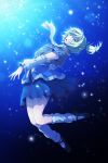  1girl arm_warmers blonde_hair bubble gomi_(gomitin) green_eyes highres leg_warmers looking_at_viewer mizuhashi_parsee pointy_ears ponytail profile scarf short_hair short_sleeves solo sparkle touhou underwater white_scarf 