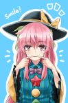 2girls behind_another black_hat blue_background blue_shirt bow bowtie eyebrows eyebrows_visible_through_hair forced_smile frilled_sleeves frills fuente green_hair hat hat_bow hata_no_kokoro komeiji_koishi long_hair looking_at_viewer multiple_girls outline pink_eyes pink_hair plaid plaid_shirt shirt smile star touhou white_outline wide_sleeves 