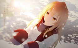  1girl aisaka_taiga bangs blonde_hair cangkong closed_mouth commentary_request dappled_sunlight dutch_angle from_above hair_between_eyes highres lens_flare long_hair long_sleeves mittens motion_blur outdoors scarf shade smile snow snowing solo sunlight toradora! translation_request upper_body winter winter_clothes yellow_eyes 