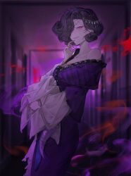  1girl blanket blurry blurry_background crocodilian dark dress fishnet_veil from_side grin hair_over_one_eye hallway hand_up highres holding holding_blanket indoors long_dress looking_at_viewer nyangji pink_eyes purple_dress purple_theme reverse:1999 short_hair single_bare_shoulder single_off_shoulder smile solo swaddled tuesday_(reverse:1999) upper_body 