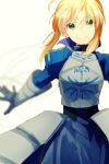  1girl ahoge armor armored_dress blonde_hair commentary_request dress fate/stay_night fate_(series) gauntlets green_eyes highres kuriiro_benishi saber simple_background smile solo white_background 