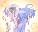  back-to-back back_to_back blue_eyes blue_hair blush green_eyes hiiragi_kagami izumi_konata long_hair lucky_star purple_hair school_uniform serafuku twintails yamasaki_wataru 