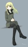  1girl :x bags_under_eyes bangs black_boots black_legwear blonde_hair blue_background blunt_bangs boots collar_up crossed_legs eyebrows eyebrows_visible_through_hair green_coat grete_m_gollob hands_clasped highres long_hair long_sleeves looking_at_viewer makaze_(t-junction) military military_uniform pantyhose raised_eyebrows red_eyes signature simple_background sitting solo strike_witches turtleneck uniform wind world_witches_series 