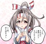  1girl brown_eyes cellphone commentary_request hachimaki headband holding japanese_clothes kantai_collection long_hair looking_at_viewer phone ponytail silver_hair smartphone solo tawawa_challenge tk8d32 translation_request zuihou_(kantai_collection) 