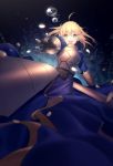  1girl ahoge armor armored_dress blonde_hair bubble eyebrows eyebrows_visible_through_hair fate/stay_night fate_(series) from_above gauntlets green_eyes highres lanzi_(415460661) looking_at_viewer open_mouth saber short_hair solo underwater 