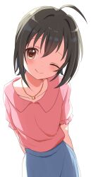  1girl ahoge arm_behind_back black_hair blue_skirt blush breasts brown_eyes buchi_(y0u0ri_) closed_mouth collarbone cowboy_shot dot_nose highres idolmaster idolmaster_cinderella_girls idolmaster_cinderella_girls_starlight_stage jewelry kohinata_miho looking_at_viewer medium_breasts necklace one_eye_closed pink_shirt shirt short_hair short_sleeves simple_background skirt smile solo standing white_background 