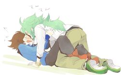  2boys brown_hair green_hair long_hair male_focus multiple_boys n_(pokemon) pokemon short_hair tagme touya_(pokemon) white_background yaoi 