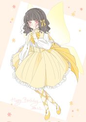  1girl alicia_(aris_lily0418) alternate_hairstyle ankle_ribbon arm_at_side assault_lily black_hair blunt_bangs blush bow bowtie braid brown_background butterfly_wings closed_mouth commentary_request crown_braid dated flower_symbol frilled_skirt frills full_body hair_bow hand_up happy_birthday heel_up high-waist_skirt highres insect_wings kuroki_francisca_yuria leg_ribbon light_smile long_sleeves looking_at_viewer medium_hair medium_skirt puffy_long_sleeves puffy_sleeves red_eyes ribbon shirt shoes skirt solo standing two-tone_background wavy_hair white_background white_shirt wings yellow_bow yellow_bowtie yellow_ribbon yellow_shoes yellow_skirt yellow_wings 