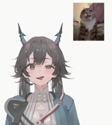  1girl :p arknights arknights:_endfield black_hair blue_horns blue_jacket brown_hair chen_qianyu_(arknights) dragon_girl dragon_horns highres horns jacket long_hair meme multicolored_horns parody pink_horns shuraillusts simple_background strap tongue tongue_out twintails two-tone_horns uneven_eyes white_background 