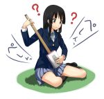  akiyama_mio bad_id biwa_(kt) gonoike_biwa instrument k-on! school_uniform shamisen shamisen_(instrument) sitting skirt socks solo tissue_box yokozuwari 