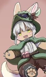  1other absurdres animal_ears artist_name belt blush body_fur brown_fur capelet commentary ears_through_headwear fang foot_out_of_frame furry goggles goggles_on_headwear green_capelet green_eyes green_hat hat hat_feather helmet highres horizontal_pupils made_in_abyss mitty_(made_in_abyss) nanachi_(made_in_abyss) narehate open_mouth orange_background pouch pumichi rabbit_ears shirt short_hair short_sleeves simple_background smile solo tail whiskers white_hair white_shirt 
