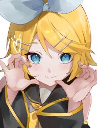  1girl black_sailor_collar black_sleeves blonde_hair blue_eyes bow commentary_request detached_sleeves hair_bow hair_ornament hairclip highres inubangarou kagamine_rin looking_at_viewer neckerchief parallel_hairclips sailor_collar shirt simple_background sleeveless sleeveless_shirt smile treble_clef vocaloid white_background white_bow white_shirt yellow_nails yellow_neckerchief yellow_trim 