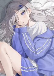  1girl ahoge blush gym_uniform hair_ornament hamunezuko_(nezukonezu32) heterochromia highres long_hair looking_at_viewer shibou_yuugi_de_meshi_wo_kuu. shirt shorts solo t-shirt very_long_hair white_hair yuuki_(shibou_yuugi) 