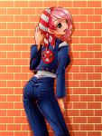  1girl against_wall alisa_boskonovich ass bandanna billy_kane billy_kane_(cosplay) blush breasts cosplay crossover from_behind green_eyes jacket king_of_fighters multicolored_hair open_mouth pink_hair redhead shadow shiny shiny_hair short_hair sideboob smile solo suzuki_(almondcake) tekken 