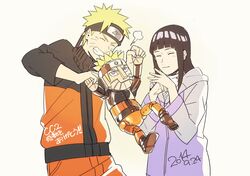  1boy 1girl anger_vein blonde_hair forehead_protector headband hyuuga_hinata konohagakure_symbol long_hair mecha mecha_naruto naruto ninja oba-min robot short_hair simple_background smile spiky_hair turtleneck uzumaki_naruto whiskers white_background 