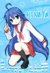  ahoge footwear izumi_konata lucky_star school_uniform serafuku socks usashiro_mani 