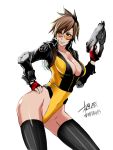 1girl adapted_costume bangs black_legwear breasts brown_eyes brown_hair cleavage closed_mouth collarbone contrapposto cowboy_shot goggles gun hand_on_hip handgun highleg highleg_leotard highres holding holding_gun holding_weapon leotard looking_at_viewer medium_breasts overwatch shibusun short_hair smile solo spiky_hair thigh-highs tracer_(overwatch) weapon white_background 