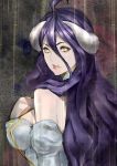  1girl absurdres ahoge albedo bare_shoulders black_hair breasts demon_girl demon_horns detached_sleeves dress highres horns large_breasts lips long_hair looking_at_viewer looking_back overlord_(maruyama) parted_lips purple_hair shimashima_(simasima_23) sideboob slit_pupils solo upper_body white_dress yellow_eyes 