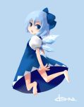  1girl barefoot bow cirno female nazuna_akaru solo the_embodiment_of_scarlet_devil touhou wings 