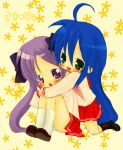  ahoge blue_hair chibi green_eyes hair_ribbon hiiragi_kagami izumi_konata long_hair lucky_star purple_hair ribbon saitou_takana school_uniform twintails violet_eyes 