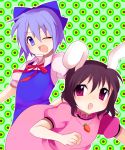  2girls animal_ears blue_dress blue_eyes blue_hair blush bow brown_hair carrot carrot_necklace circle cirno dress female green_background hair_bow inaba_tewi jewelry looking_at_viewer mei multiple_girls no_wings one_eye_closed open_mouth patterned pendant pink_dress puffy_short_sleeves puffy_sleeves rabbit_ears red_ribbon ribbon short_hair short_sleeves subaru_(yachika) touhou upper_body violet_eyes 