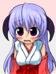  1girl bare_shoulders blush bow collarbone cowboy_shot demon_horns detached_sleeves frown hanyuu higurashi_no_naku_koro_ni horns japanese_clothes kimono long_hair long_sleeves purple_hair red_bow red_hakama ribbon-trimmed_sleeves ribbon_trim sleeveless sleeveless_kimono solo violet_eyes wavy_mouth 