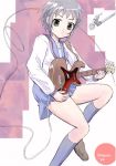  bass_guitar guitar instrument lightning_(artist) nagato_yuki school_uniform serafuku suzumiya_haruhi_no_yuuutsu 