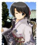  1girl bangs black_eyes black_hair female hana_(hana_mo_arashi_mo) japanese_clothes kimono looking_at_viewer new_year ponytail ribbon smile solo wink 