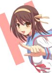  bow brown_eyes brown_hair hair_ribbon headband ribbon school_uniform serafuku short_hair suzumiya_haruhi suzumiya_haruhi_no_yuuutsu towamin 