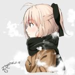  1girl ahoge artist_name bangs black_bow black_scarf blonde_hair bow breath buttons coat commentary dated eyebrows_visible_through_hair fate_(series) from_side grey_background half_updo koha-ace mugipot ponytail sakura_saber scarf signature solo upper_body yellow_eyes 