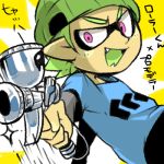  1boy aerospray_(splatoon) beanie bike_shorts fang green_hair hat inkling layered_clothing long_sleeves lowres male_focus male_inkling nana_(raiupika) pink_eyes pointing pointing_at_viewer shirt simple_background smile splatoon t-shirt tentacle_hair translation_request yellow_background 