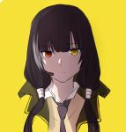  1girl bangs black_hair black_necktie closed_mouth expressionless eyebrows_visible_through_hair girls_frontline grey_hair hair_tubes headset heterochromia highlights long_hair looking_at_viewer low_twintails multicolored_hair necktie orange_eyes portrait ro635_(girls_frontline) ro65_(girls_frontline) shirt simple_background solo streaked_hair twintails upper_body white_shirt xiu_jiayihuizi yellow_background yellow_eyes 