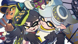  3girls ;d agent_3_(splatoon) arm_on_another&#039;s_shoulder black_hair blue_hat brown_pupils callie_(splatoon) closed_mouth cousins creature dark-skinned_female dark_skin dj_octavio fangs green_hair grey_hair happy hat hata4564 highres holding holding_umbrella inkling leaning_on_person looking_at_viewer marie_(splatoon) mole mole_under_eye multiple_girls one_eye_closed open_mouth over_shoulder pale_skin side-by-side simple_background smallfry_(splatoon) smile splatoon_(series) splatoon_3 star-shaped_pupils star_(symbol) symbol-shaped_pupils thick_eyebrows umbrella v white_background yellow_eyes 