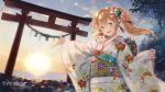  1girl :d absurdres blonde_hair bow green_eyes hair_bow highres japanese_clothes kimono long_hair looking_at_viewer open_mouth original outdoors outstretched_arm sakamoto_yuu sash side_ponytail smile solo sun torii tree watermark yukata 