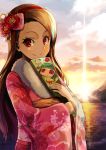  1girl bow brown_hair closed_mouth clouds commentary_request evening floral_print fur_collar hair_bow hairband highres idolmaster japanese_clothes kimono light_rays long_hair long_sleeves looking_at_viewer minase_iori mountain ocean otonashi_kotori outdoors paddle pink_bow pos red_eyes reflection sash smile solo sunbeam sunlight sunset upper_body water wide_sleeves yukata 