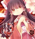  1girl anna_(small_night) bow brown_eyes brown_hair commentary_request floral_print flower hair_bow hair_tubes hakurei_reimu hands_together japanese_clothes kimono large_bow looking_at_viewer sash smile solo touhou translation_request yukata 